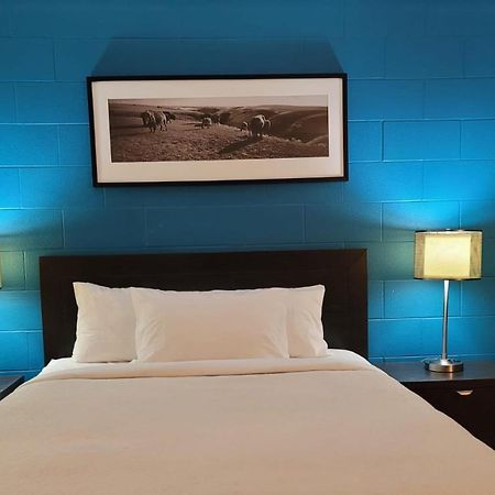 Roadking Inns Motel YYC 외부 사진