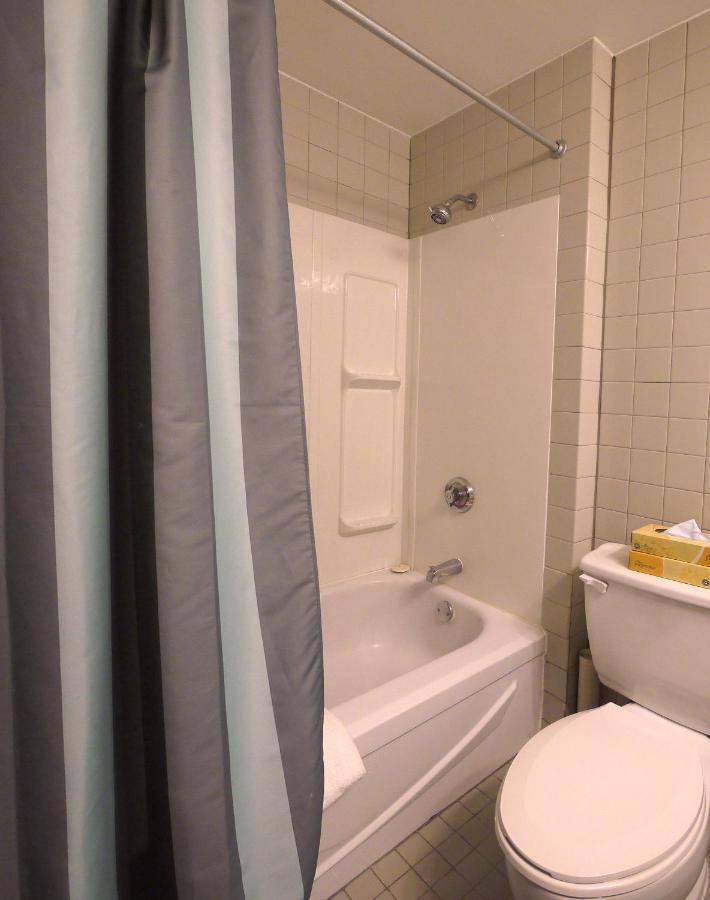 Roadking Inns Motel YYC 외부 사진