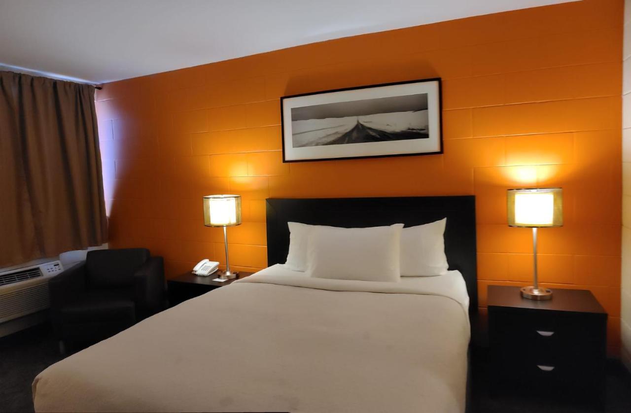 Roadking Inns Motel YYC 외부 사진
