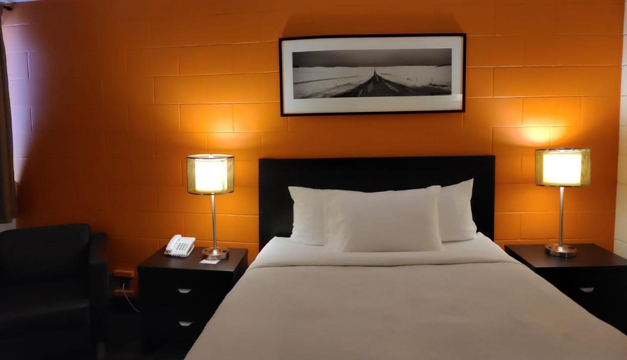 Roadking Inns Motel YYC 외부 사진