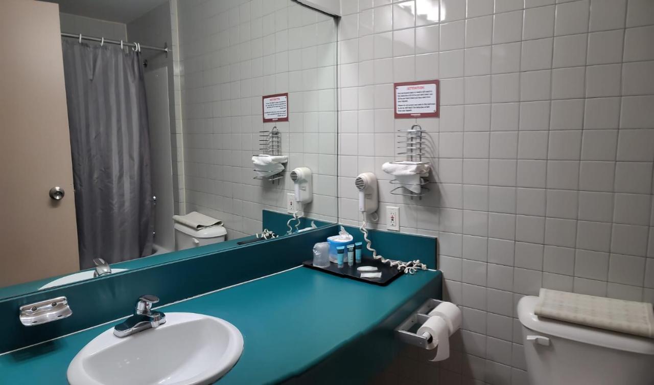 Roadking Inns Motel YYC 외부 사진