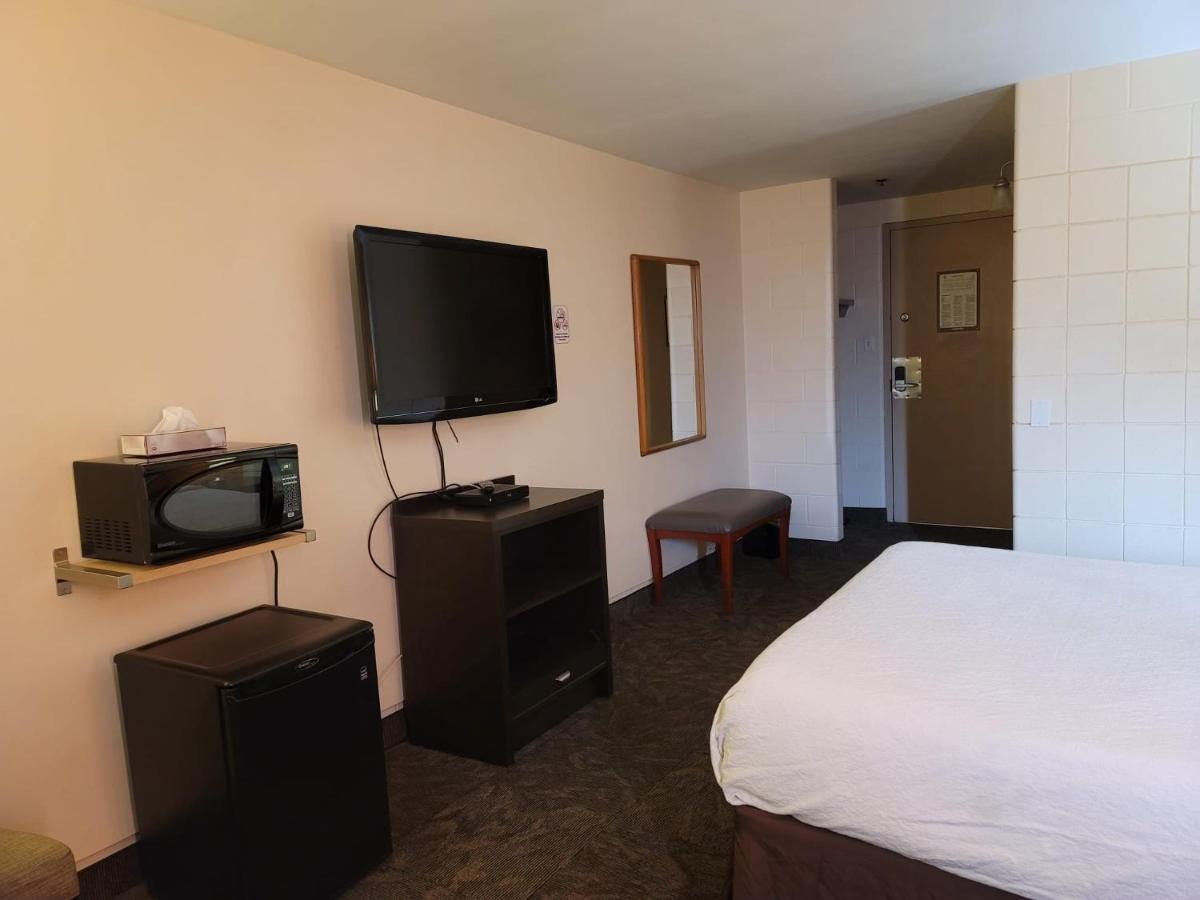 Roadking Inns Motel YYC 외부 사진