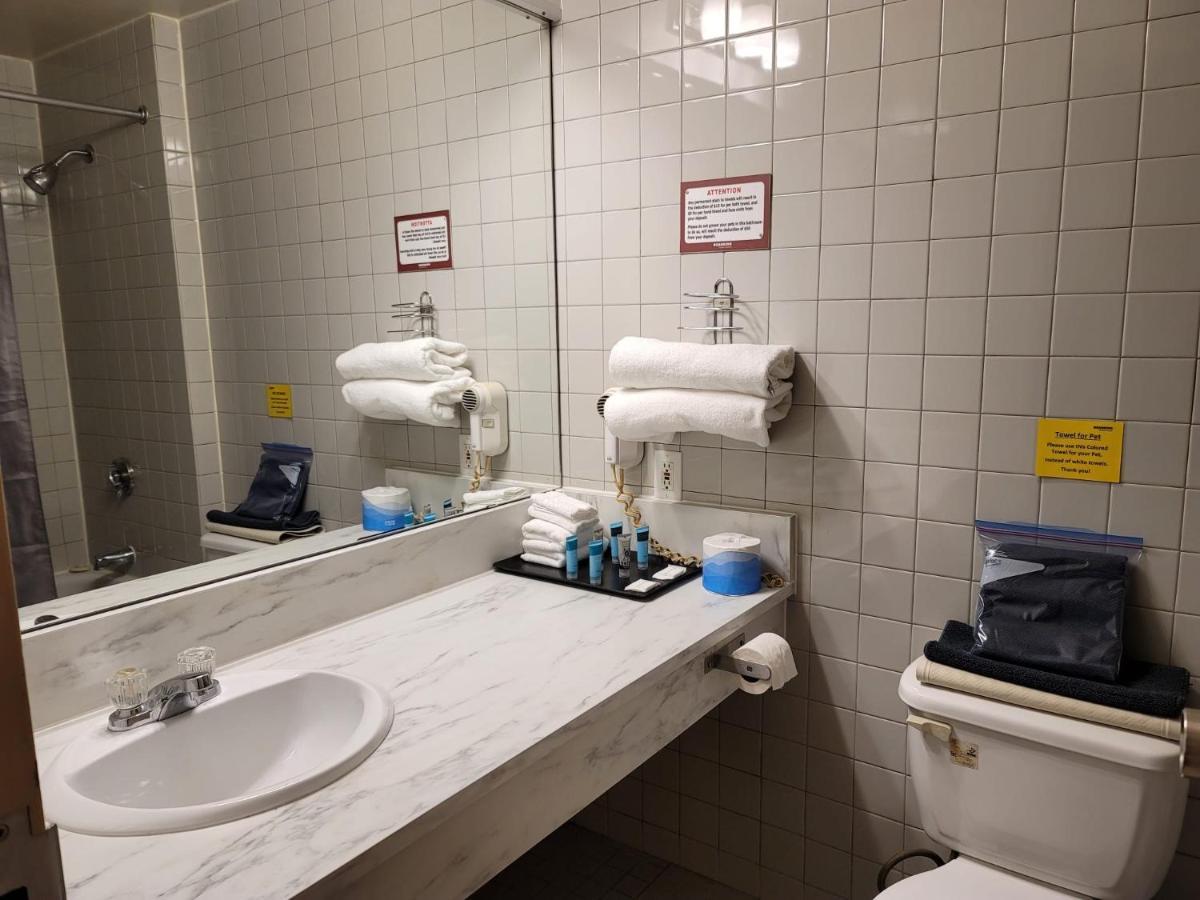 Roadking Inns Motel YYC 외부 사진