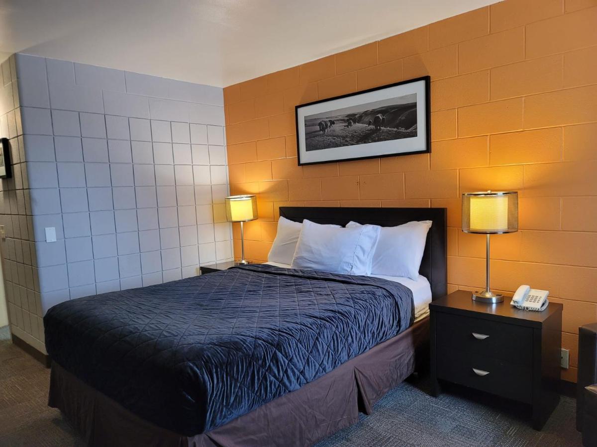 Roadking Inns Motel YYC 외부 사진